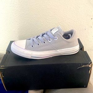 All starts converse girl size 5